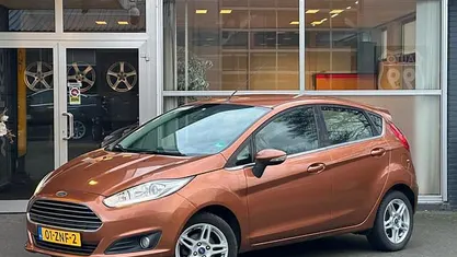 Bruin (metallic) Gebruikt 2012 Ford Fiesta Titanium Hatchback | € 6.995 (Eerlijke prijs)