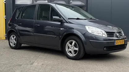 Grijs Gebruikt 2006 Renault Scénic II MPV | € 1.999 (Eerlijke prijs)