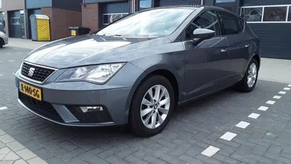Grijs Gebruikt 2018 Seat Leon Style Hatchback | € 9.150 (Goede deal)