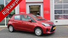 Rood Gebruikt 2015 Toyota Yaris Hatchback | € 13.900 (Eerlijke prijs)