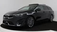 Black pearl (donker zwart metallic) Nieuw 2025 Kia Ceed Sportswagon Stationwagen | € 39.690 (Eerlijke prijs)