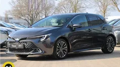 Grijs, metallic lak Gebruikt 2024 Toyota Corolla Hybrid Hatchback | € 27.945 (Super prijs)