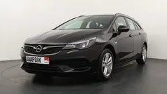Zwart, metallic lak Gebruikt 2021 Opel Astra Stationwagen | € 13.799 (Super prijs)