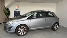 Grijs, metallic lak Gebruikt 2012 Opel Corsa Edition Hatchback | € 2.750 (Eerlijke prijs)