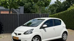 Wit Gebruikt 2011 Toyota Aygo Comfort Hatchback | € 3.490 (Eerlijke prijs)