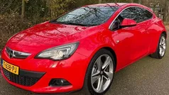 Rood Gebruikt 2011 Opel Astra GTC Sport Hatchback | € 6.450 (Eerlijke prijs)