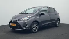 Grijs Gebruikt 2020 Toyota Yaris Hybrid Hatchback | € 17.980 (Eerlijke prijs)