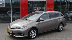 Bruin Gebruikt 2015 Toyota Auris Hybrid Hatchback | € 11.890 (Eerlijke prijs)