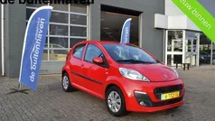 Rood Gebruikt 2014 Peugeot 107 Active Hatchback | € 3.499 (Goede deal)