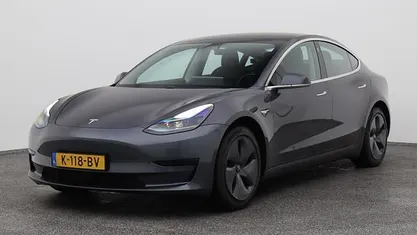 Grijs Occasion 2020 Tesla Model 3 Standard Range Sedan | € 18.700 (Goede deal)