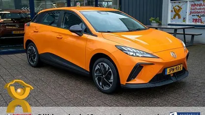 Oranje Nieuw 2025 MG MG4 EV Hatchback | € 24.940 (Eerlijke prijs)