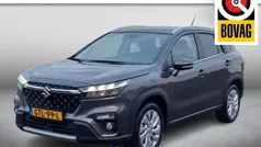 Grijs, metallic lak Gebruikt 2024 Suzuki SX4 S-Cross SUV | € 26.450 (Eerlijke prijs)