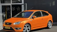Oranje Gebruikt 2006 Ford Focus ST Hatchback | € 7.995 (Eerlijke prijs)