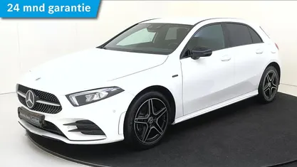 Wit Gebruikt 2020 Mercedes A250 Business Hatchback | € 28.945 (Eerlijke prijs)