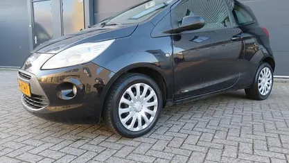 Zwart (metallic) Gebruikt 2010 Ford Ka Titanium Hatchback | € 2.750 (Eerlijke prijs)