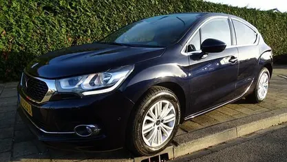 Blauw (metallic) Occasion 2017 DS Automobiles DS4 Chic Hatchback | € 8.950 (Goede deal)