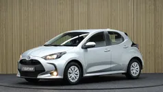 Grijs Gebruikt 2022 Toyota Yaris Hybrid Active Hatchback | € 21.850 (Eerlijke prijs)