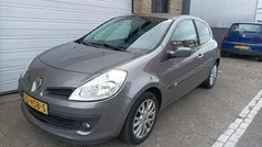 Gebruikt 2009 Renault Clio II Collection Hatchback | € 1.750 (Eerlijke prijs)