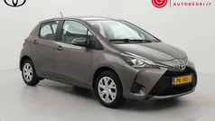 Grijs Gebruikt 2017 Toyota Yaris Hatchback | € 12.499 (Eerlijke prijs)
