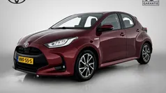 Rood Gebruikt 2021 Toyota Yaris Hybrid Hatchback | € 20.445 (Eerlijke prijs)