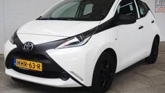 Gebruikt 2015 Toyota Aygo X-play Hatchback | € 7.445 (Eerlijke prijs)