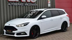 Wit, metallic lak Gebruikt 2017 Ford Focus Performance Edition Stationwagen | € 18.950 (Eerlijke prijs)