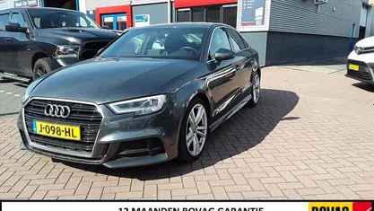 Grijs Gebruikt 2020 Audi A3 Sport Sedan | € 23.249 (Super prijs)