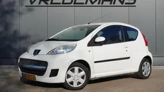 Wit, metallic lak Gebruikt 2009 Peugeot 107 Hatchback | € 650 (Super prijs)