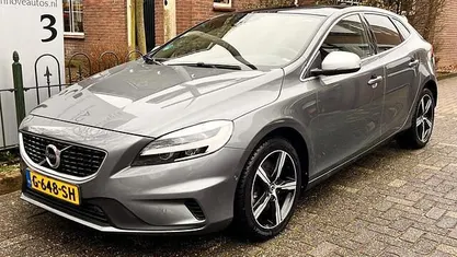 Grijs Gebruikt 2019 Volvo V40 Hatchback | € 16.450 (Eerlijke prijs)