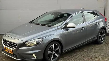 Grijs (metallic) Occasion 2015 Volvo V40 Business Edition Hatchback | € 8.449 (Eerlijke prijs)