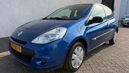 Blauw Occasion 2010 Renault Clio II Hatchback | € 2.950 (Eerlijke prijs)