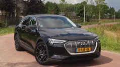Zwart Gebruikt 2020 Audi e-tron Basis SUV | € 30.490 (Goede deal)