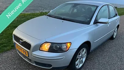 Occasion Volvo S40 Momentum 140 PK (102 kW) 2004 Grijs Sedan