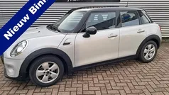 Wit Gebruikt 2017 Mini Cooper Business Hatchback | € 13.900 (Eerlijke prijs)