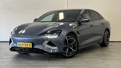Grijs, metallic lak Gebruikt 2024 BYD Seal Sedan | € 40.700 (Eerlijke prijs)