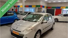 Grijs Gebruikt 2009 Renault Clio II Dynamique Hatchback | € 2.649 (Eerlijke prijs)