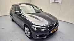 Grijs, metallic lak Gebruikt 2017 BMW 118 Executive Hatchback | € 15.240 (Eerlijke prijs)
