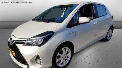 Occasion Toyota Yaris Hybrid 73 PK (53 kW) 2015 Wit Hatchback