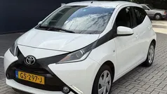Gebruikt 2015 Toyota Aygo X-play Hatchback | € 4.799 (Eerlijke prijs)