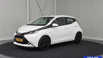 Occasion Toyota Aygo X-play 69 PK (50 kW) 2017 Wit Hatchback
