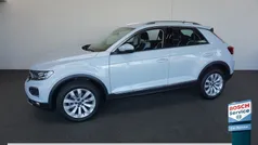 Wit Gebruikt 2022 VW T-Roc Business SUV | € 29.895 (Eerlijke prijs)