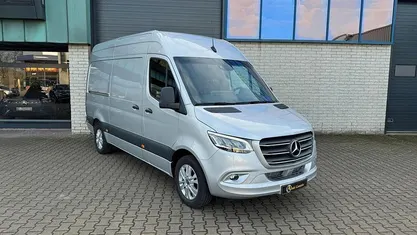 Occasion Mercedes Sprinter 192 PK (141 kW) 2023 Zilver Van