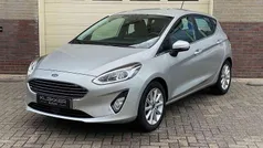 Grijs, metallic lak Gebruikt 2017 Ford Fiesta Titanium Hatchback | € 10.450 (Eerlijke prijs)