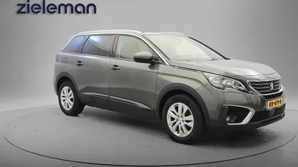 Grijs Occasion 2017 Peugeot 5008 SUV | € 12.835 (Goede deal)