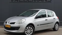 Gebruikt 2006 Renault Clio II Dynamique Hatchback | € 950 (Eerlijke prijs)