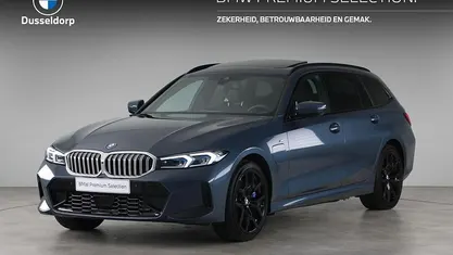 Blauw Gebruikt 2025 BMW 330e M Sport Stationwagen | € 49.850 (Super prijs)