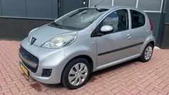 Grijs Gebruikt 2010 Peugeot 107 Urban Move Hatchback | € 3.690 (Eerlijke prijs)