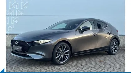 Gebruikt 2025 Mazda 3 Center-Line Hatchback | € 36.490 (Eerlijke prijs)