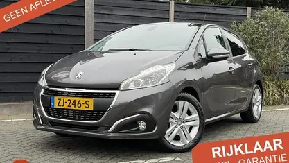 Gebruikt 2019 Peugeot 208 Signature Sky Hatchback | € 13.450 (Eerlijke prijs)