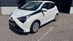 Wit Gebruikt 2018 Toyota Aygo X-play Hatchback | € 8.950 (Eerlijke prijs)